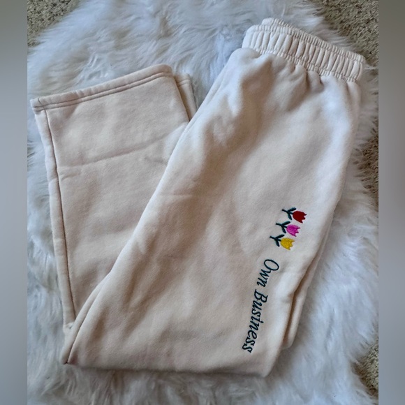Yellow the Label Minding My Own Business Fleece Pants size Large in Cream/Ivory - Picture 10 of 10